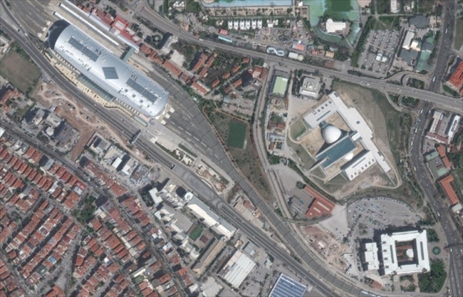 Koronavirüs sonrası boş kalan meydanlar uzaydan görüntülendi